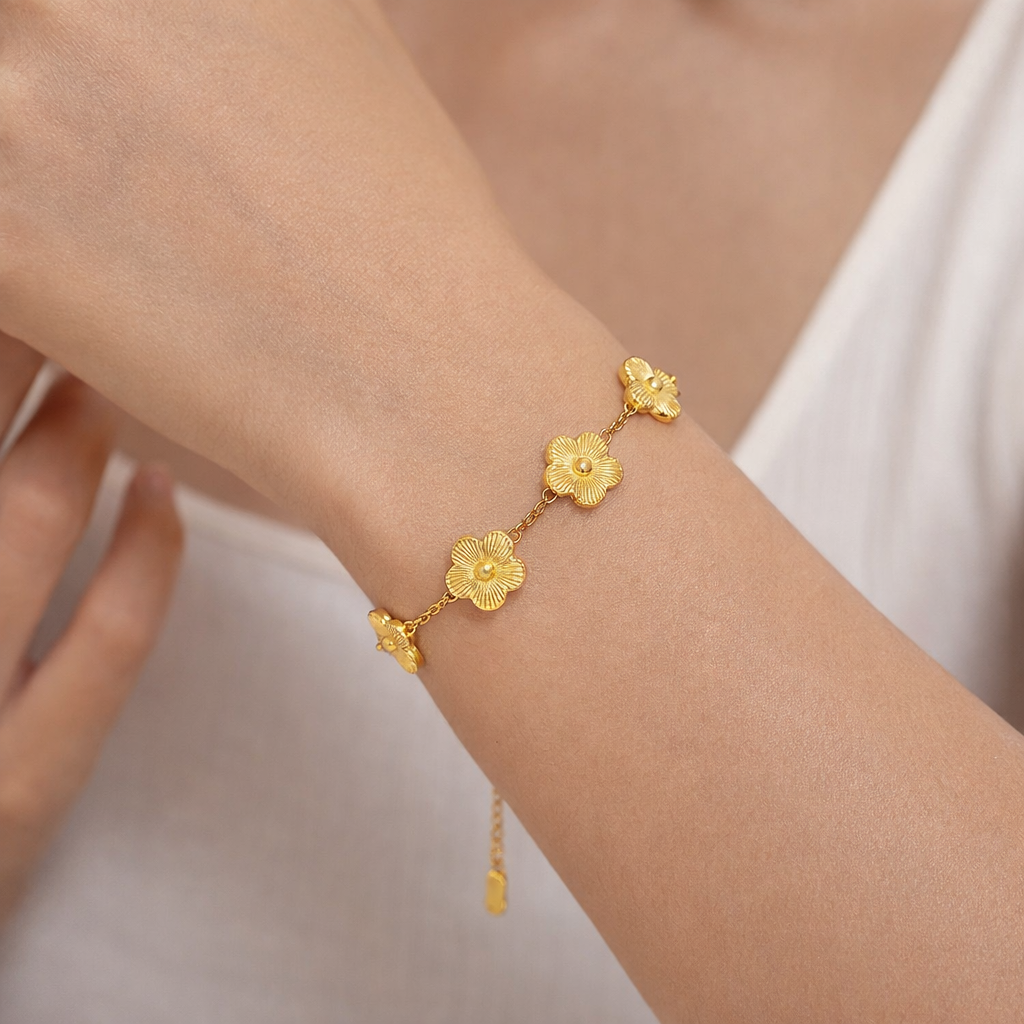 Guldbelagt Armbånd m. Blomstervedhæng